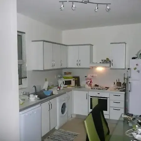Turtle Bay Village 38B 10 דירה קיירניה