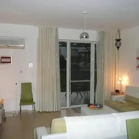 דירה Turtle Bay Village 38B 10 קיירניה